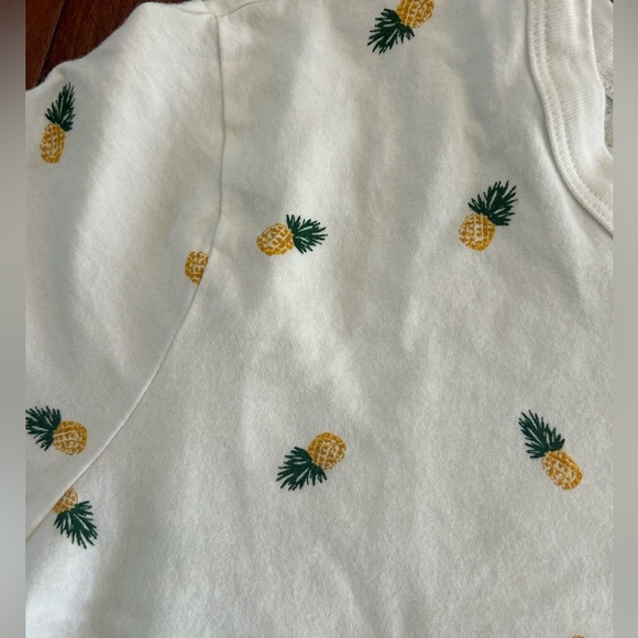 Old Navy Women’s White Short Sleeve T-Shirt with Pineapple Print Size XL - Picture 3 of 6